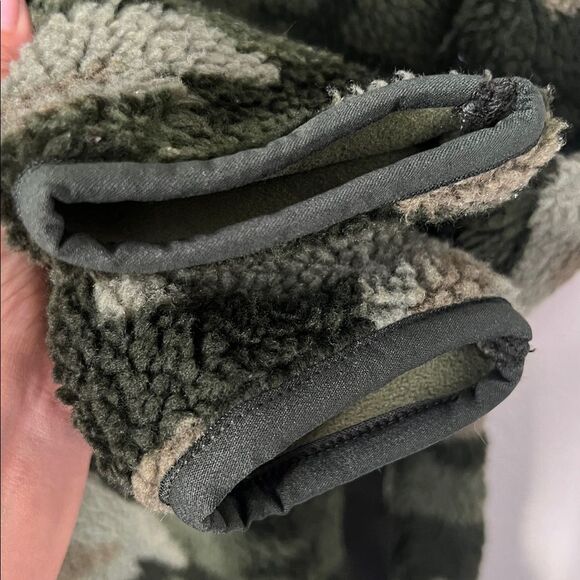 Lucky Brand Green Camouflage Sherpa 1/4 Zip Pullover hoodie  in Size M - Picture 6 of 15